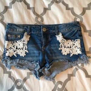 👖 Mossimo Embroidered Floral Denim Shorts